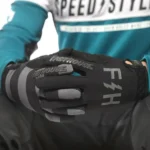 GUANTE FASTHOUSE SPEED STYLE AKIN  NEGRO GRIS - Imagen 2